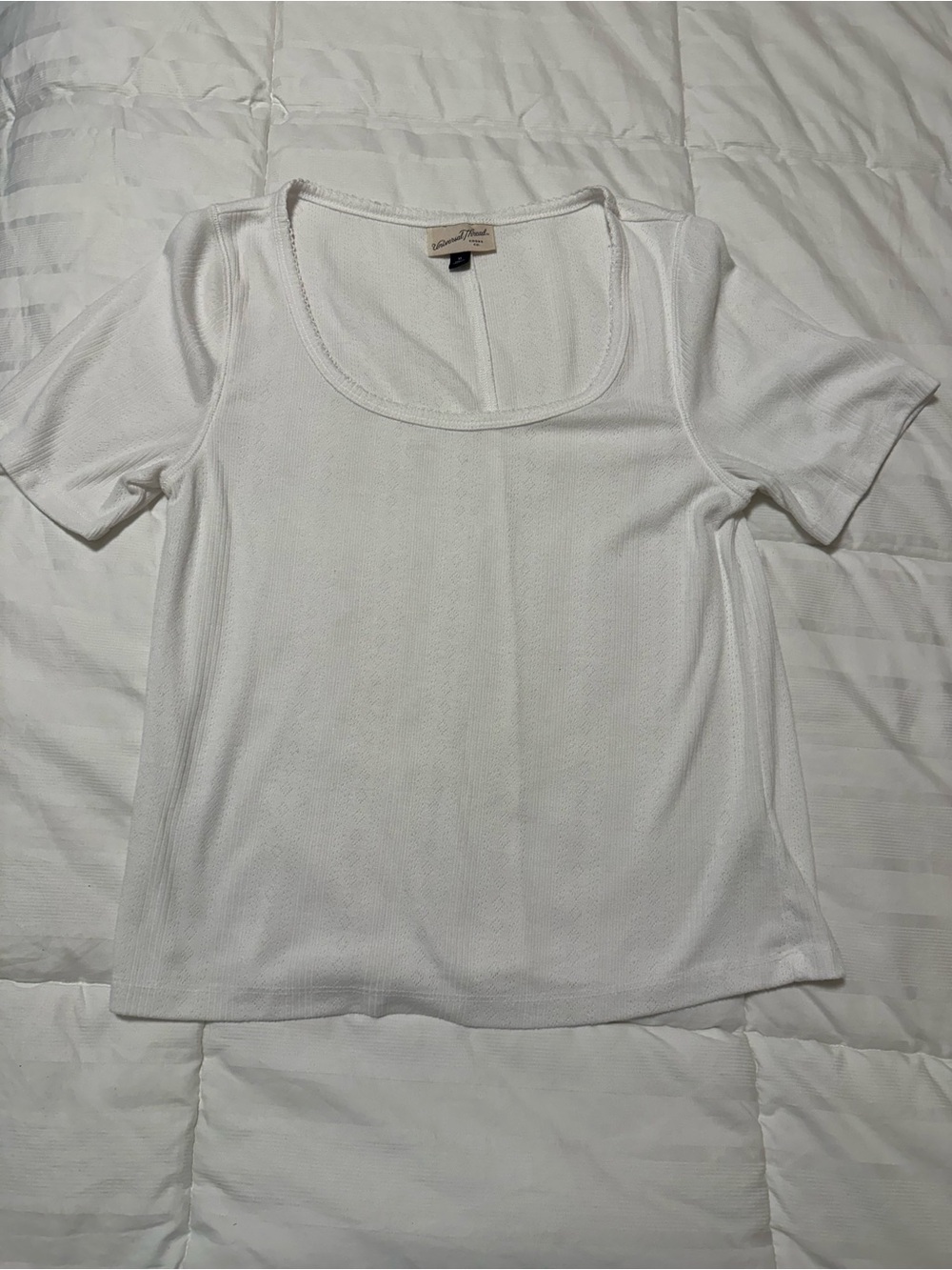 Universal Thread White Scoop Neck Short Sleeve Top
